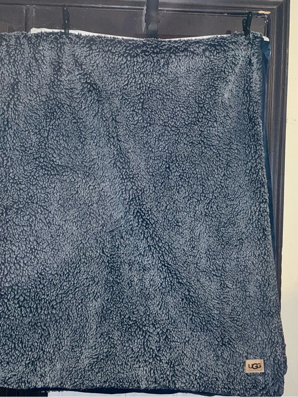 UGG Plush Sherpa Throw Blanket in Dark Blue Cozy faux fur Lounge